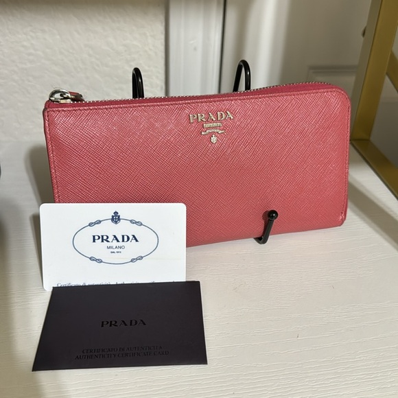 Authentic PRADA zippy leather wallet with (COA) - Picture 1 of 16